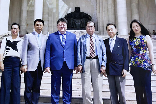 张奇总经理参观乌兰巴托成吉思汗广场 